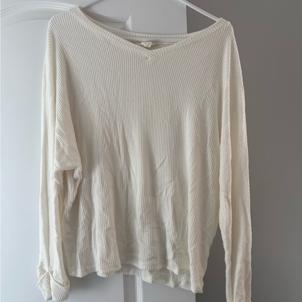 Off white long sleeve shirt - Brand Caslon - Size M. Worn 1x - great condition